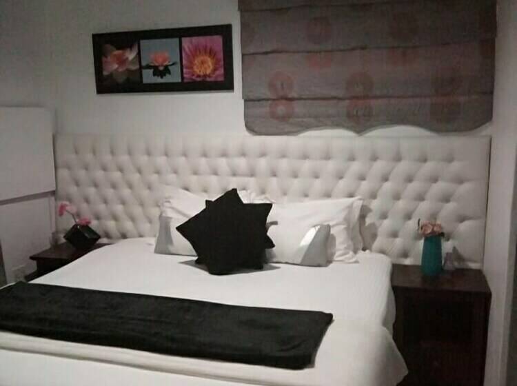 اتاق استاندارد با تخت بزرگ, Bruno Comfort Suites