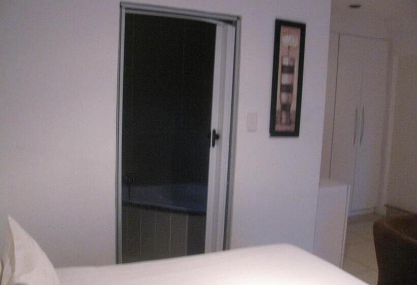 اتاق استاندارد با تخت بزرگ, Bruno Comfort Suites