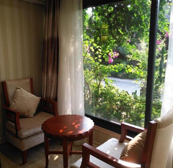سوییت سوپریور, Hôtel Des Jardins