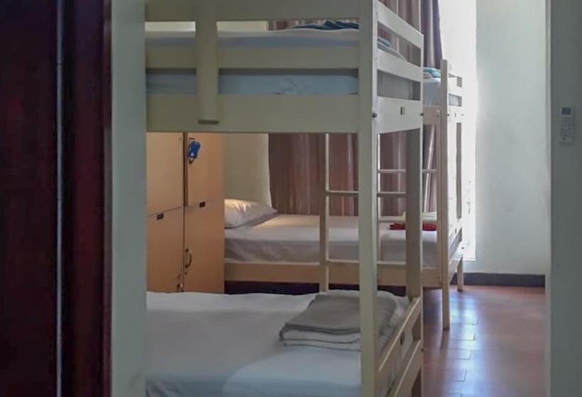 تختخواب در اتاق مشترک, Reddoorz Hostel @ Manado Green Hostel