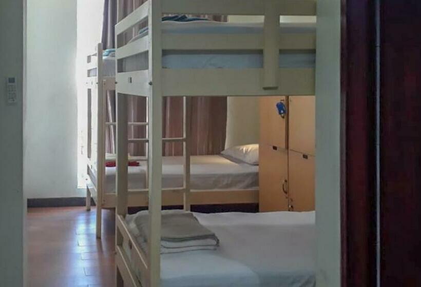 تختخواب در اتاق مشترک, Reddoorz Hostel @ Manado Green Hostel