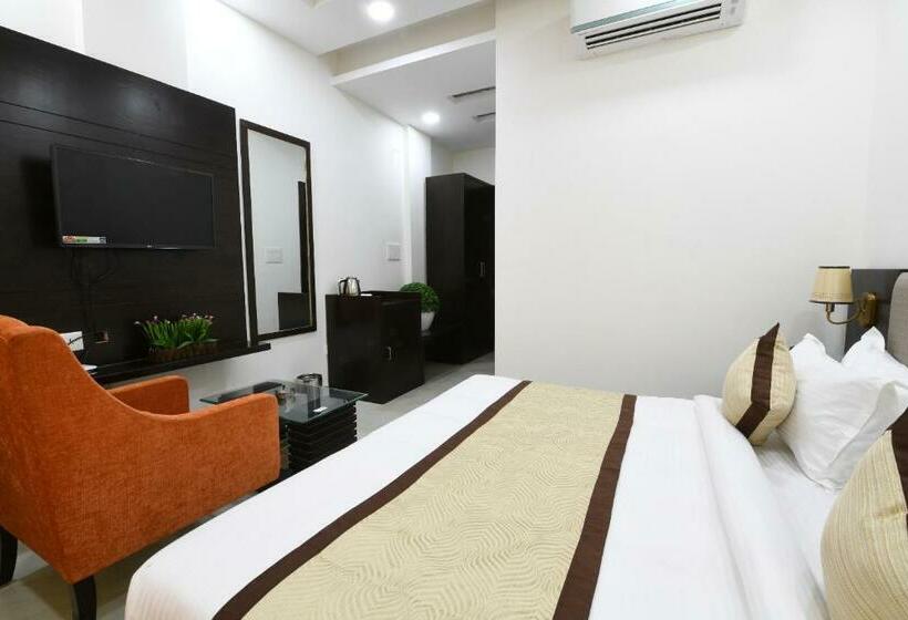 חדר דלוקס, Madhav Muskan Residency