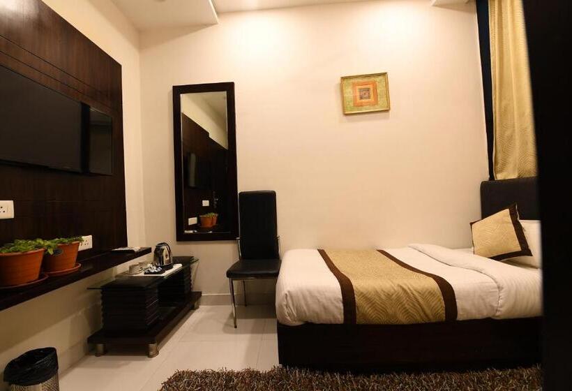 חדר סטנדרט יחיד, Madhav Muskan Residency