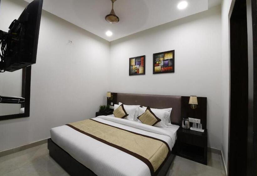 חדר סטנדרט עם מיטת קינג, Madhav Muskan Residency