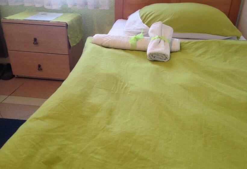 Номер Стандарт, Hostel Lega House