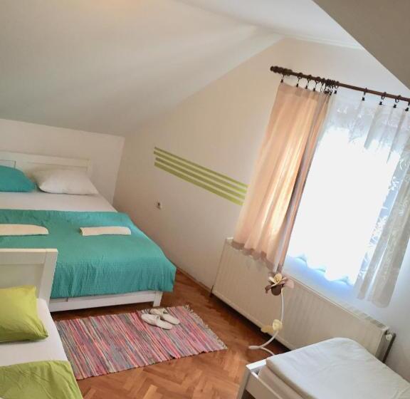 Четырехместный Номер Deluxe, Hostel Lega House