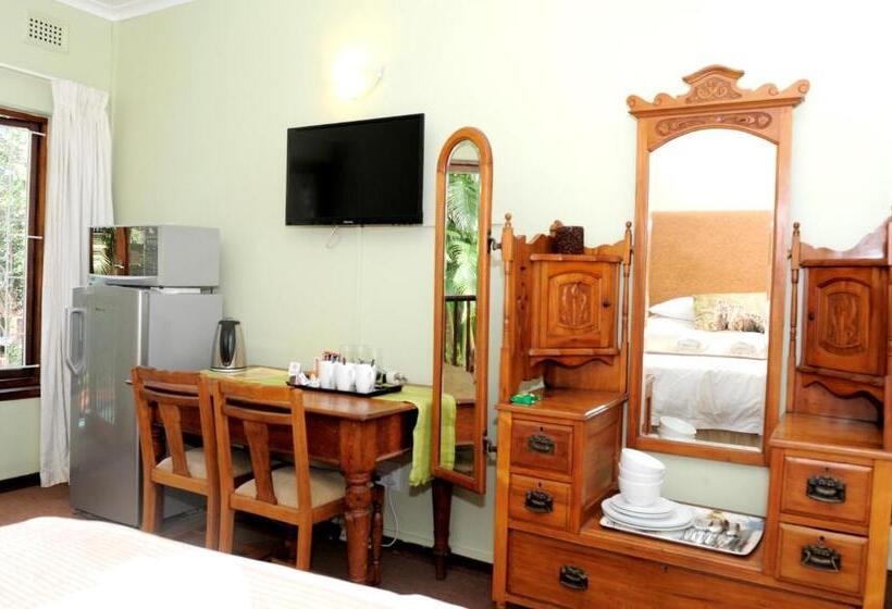 Семейный Номер, Oliveroom Self Catering And B&b