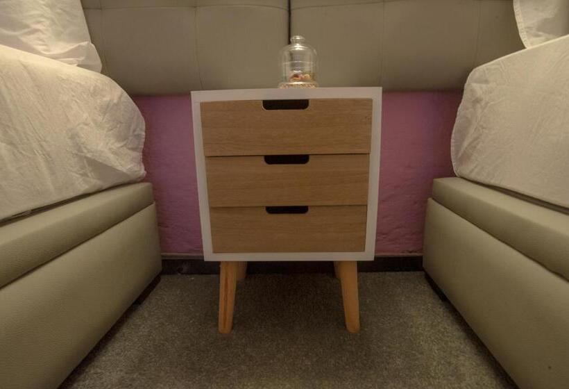 בקתה סופריור, Riad Antek