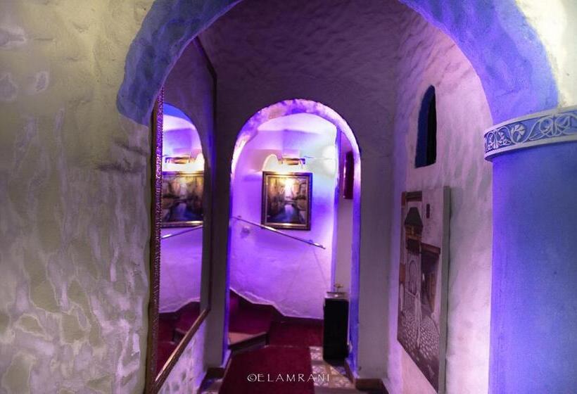 בונגלו משפחתי, Riad Antek