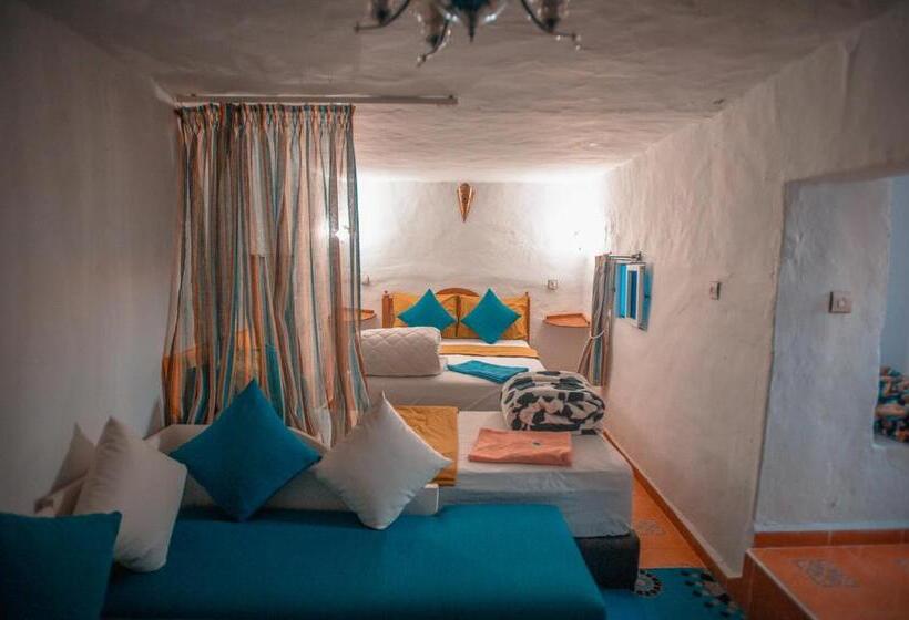 בקתה דלוקס, Riad Antek