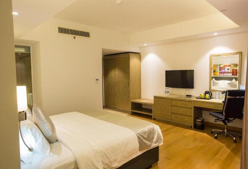 غرفة سوبيريور سرير كينج, Golden Tulip  The Grandmark Dhaka