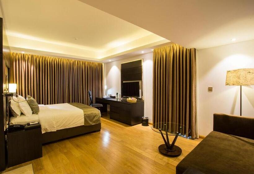 إستوديو سوبيريور, Golden Tulip  The Grandmark Dhaka