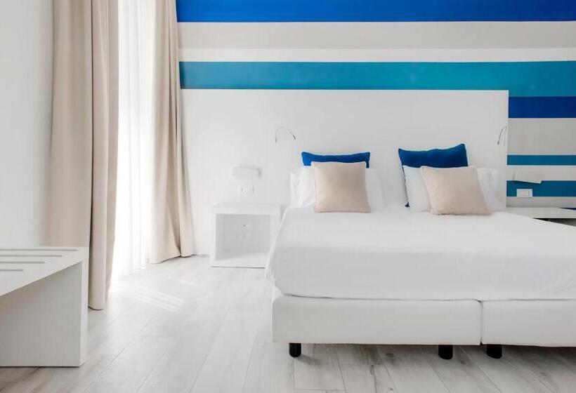Четырехместный Номер Стандарт с Балконом, Marina Di Petrolo Hotel & Spa