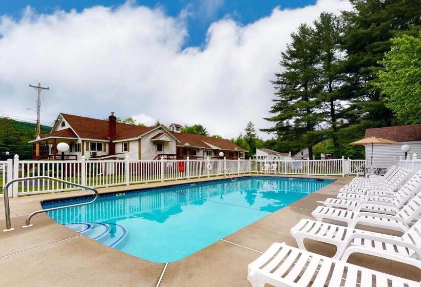 Студио Стандарт с Террасой, Riverbank Motel And Cabins Managed By Vacasa