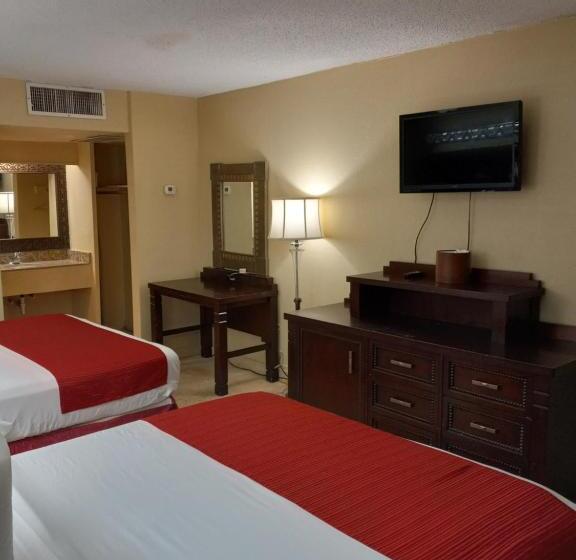 חדר סטנדרט נוף לבריכה, Rodeway Inn