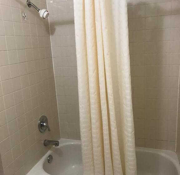 חדר סטנדרט עם מיטת קינג, Budget Inn Of Brownfield