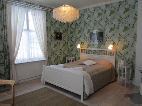 Номер Стандарт, Li Huiskankorpi Boutique