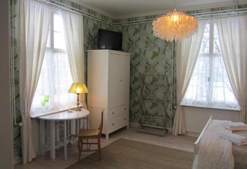 Номер Стандарт, Li Huiskankorpi Boutique