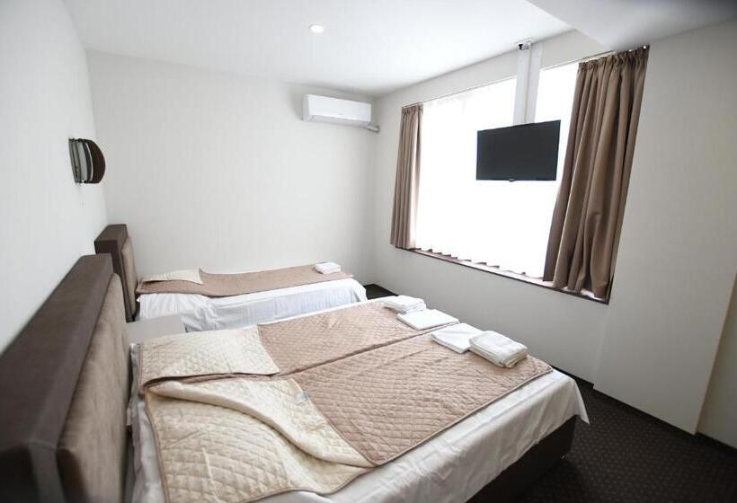 اتاق استاندارد سه نفره, Atrijum Apartments And Rooms