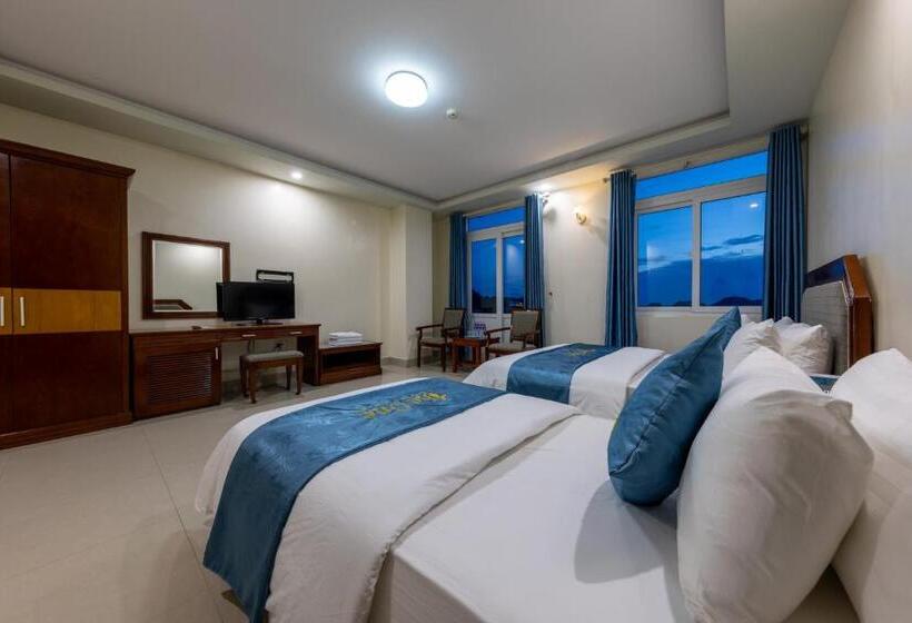 Triple Room Sea View, The One Hostel & Rooftop Bar Catba