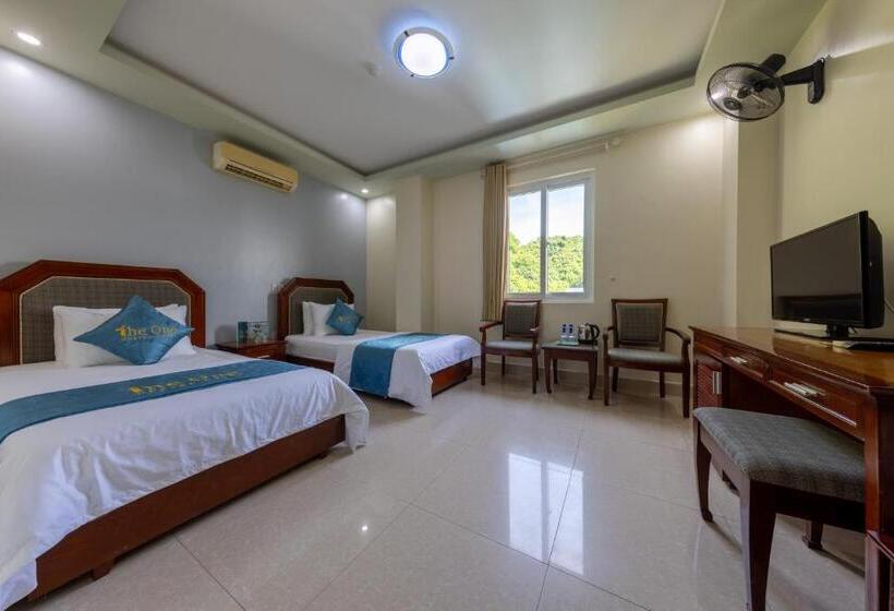 اتاق ساده سه‌ نفره, The One Hostel & Rooftop Bar Catba