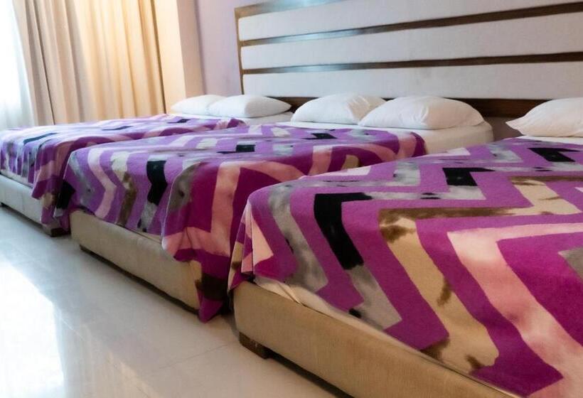Quarto Triplo Estandar, Infinity Suites Habitación Triple 203