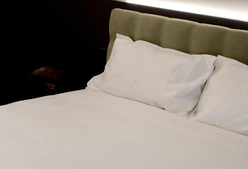سوییت سوپریور, Arbed Living Hotel   Supercharger