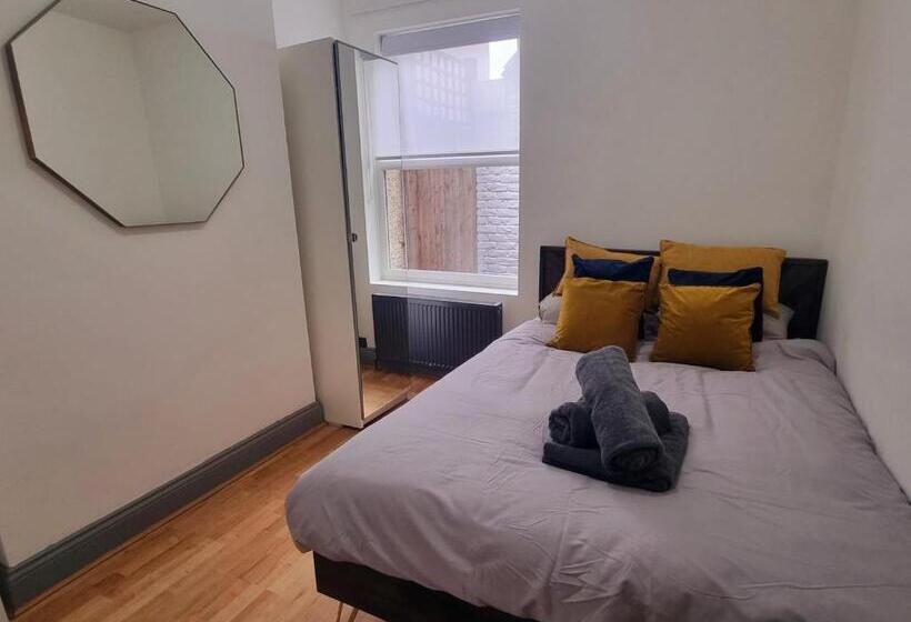 Номер Стандарт, Big Double Room, 20 Mins To London