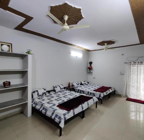 Номер Стандарт с Балконом, Krishnaalay Guest House