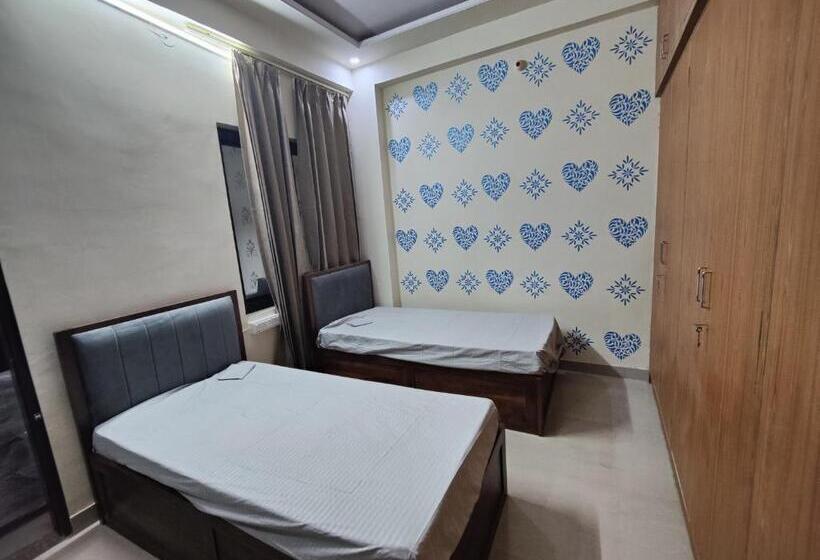 Quarto Estandar, Nomadic Paying Guest