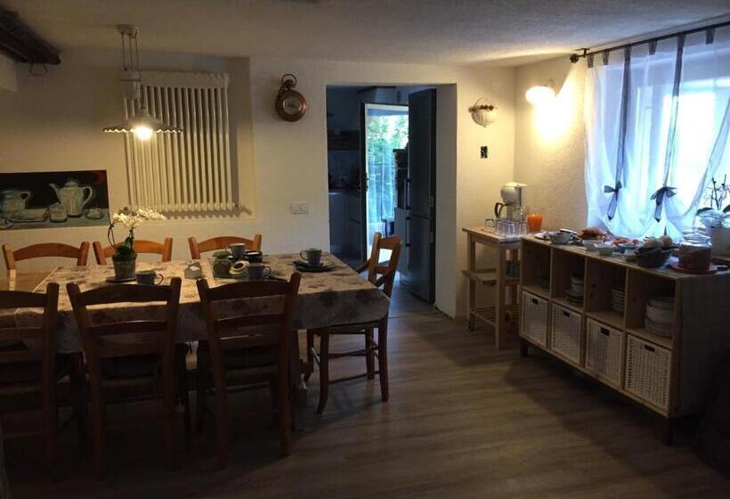 Семейный Номер, Castelcharme B&b