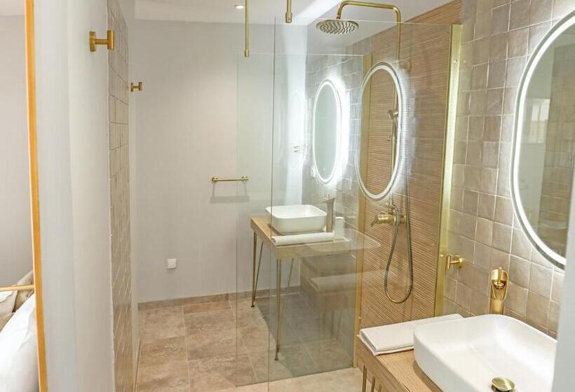 Люкс с гидромассажем, Les Gîtes De Laure   L Eden Romantique, Chambres Hôtes, Spa Privé, Couloir De Nage, Adults Only
