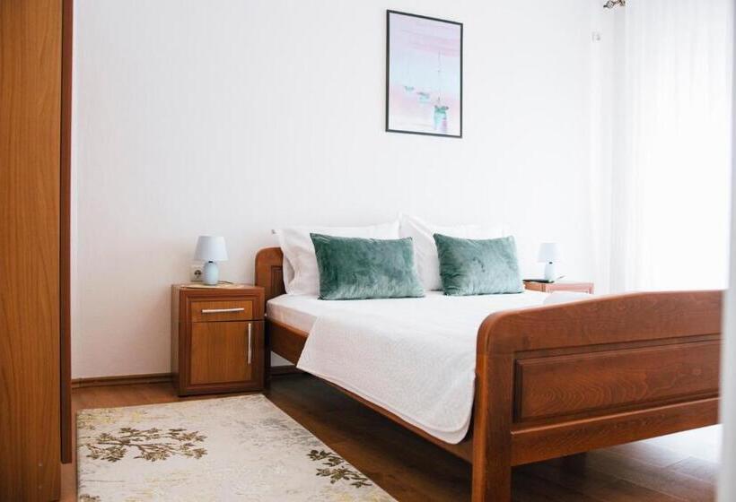 آپارتمان 1 خوابه با بالکن و چشم‌انداز دریا, Premium Apartments
