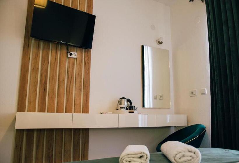 اتاق لوکس با بالکن و چشم‌انداز دریا, Premium Apartments