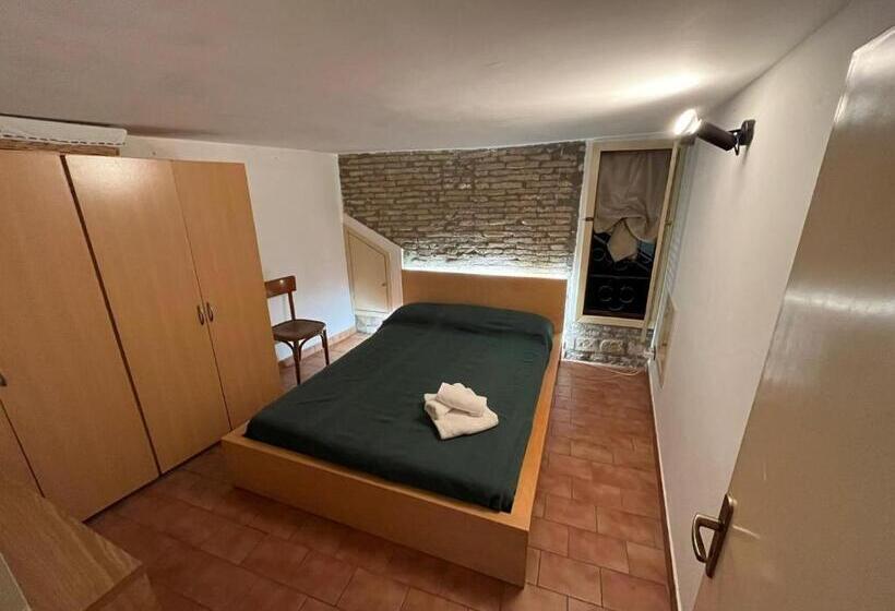 اتاق استاندارد, A P E House