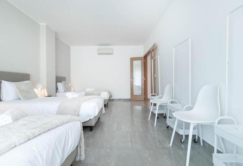 اتاق استاندارد سه تخته با بالکن, Akicity Beja Rooms