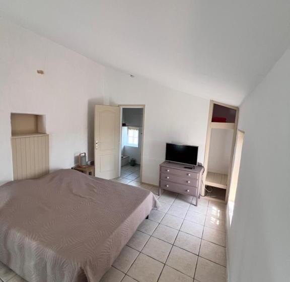 Номер Стандарт с Террасой, Chambre D Hôte Lavande Lit King Size Double Lits Jumeaux Salle De Bain Et Terrasse Privatives