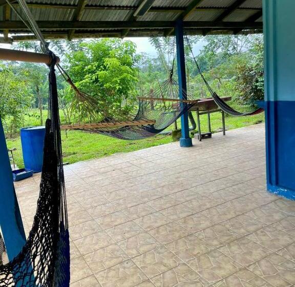 家庭间, Gamboa Farm Lodge