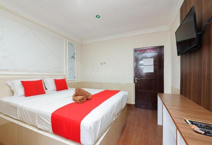 Номер Deluxe, My Home2 Mall Ciputra Cibubur Redpartner