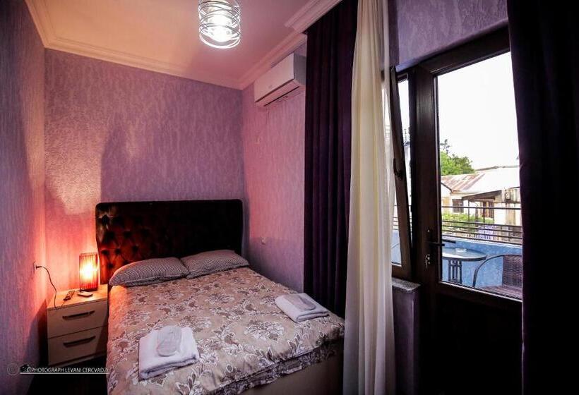 اتاق اکونومی, Balcony
