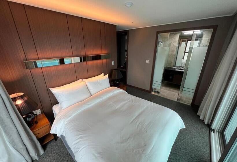 Семейный Номер, Raonstay In Perla