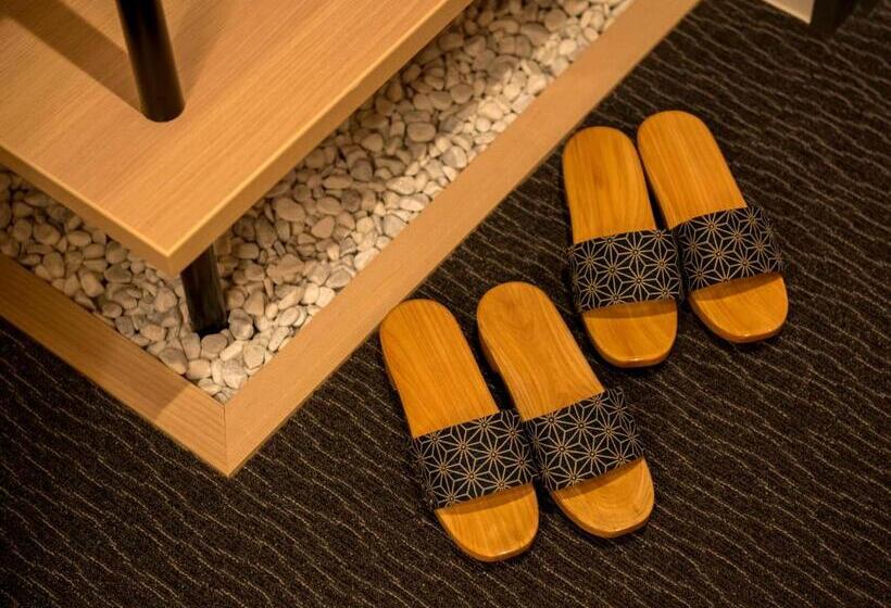 Номер Стандарт, Uan Kanazawa