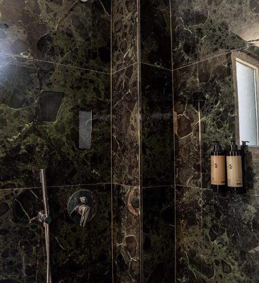 Люкс Кровать Кинг, Bolt Boutique