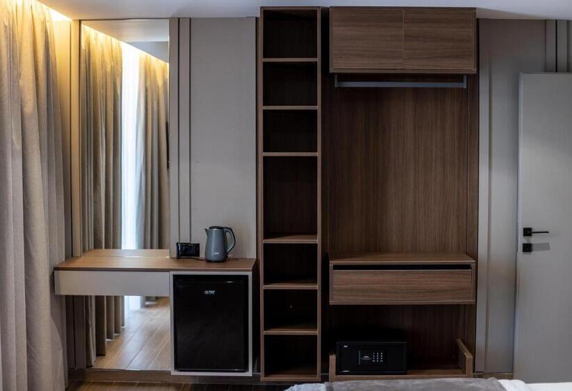 Номер Deluxe с Балконом, Bolt Boutique
