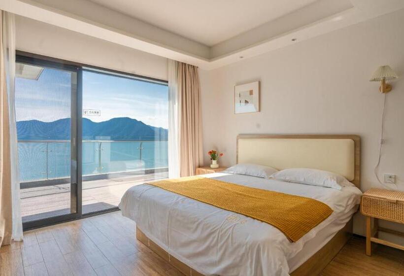 Suite with lake view, Huangshan Taiping Lake Muxin