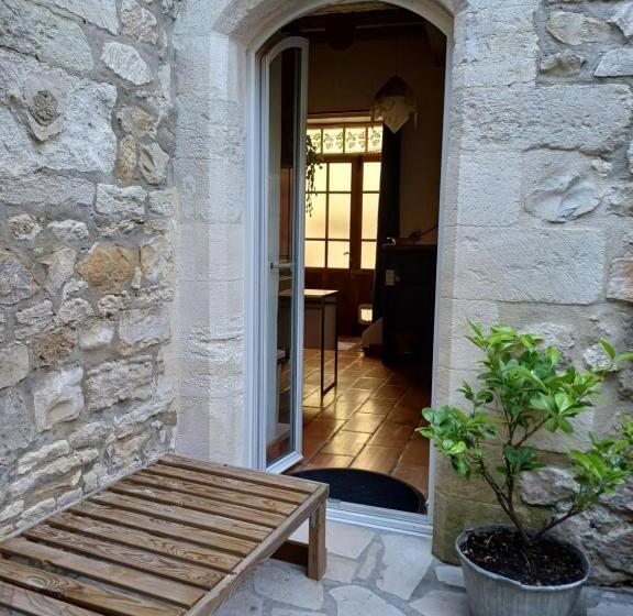 Номер Стандарт Вид на Сад, Chambre D Hôtes Aramon