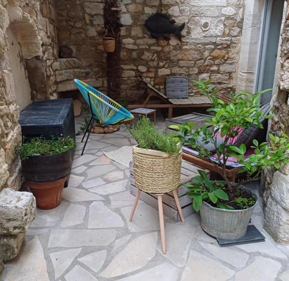 Номер Стандарт Вид на Сад, Chambre D Hôtes Aramon
