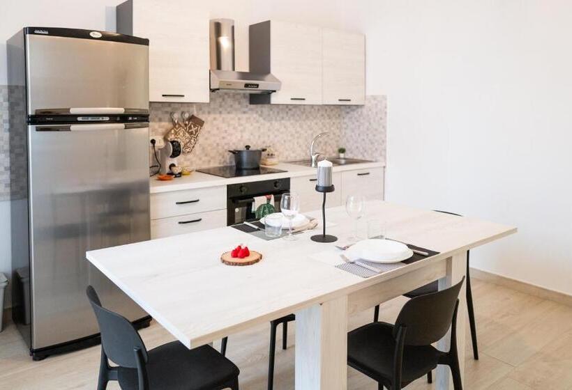 Quarto Triplo Estandar, Casa Pemogi