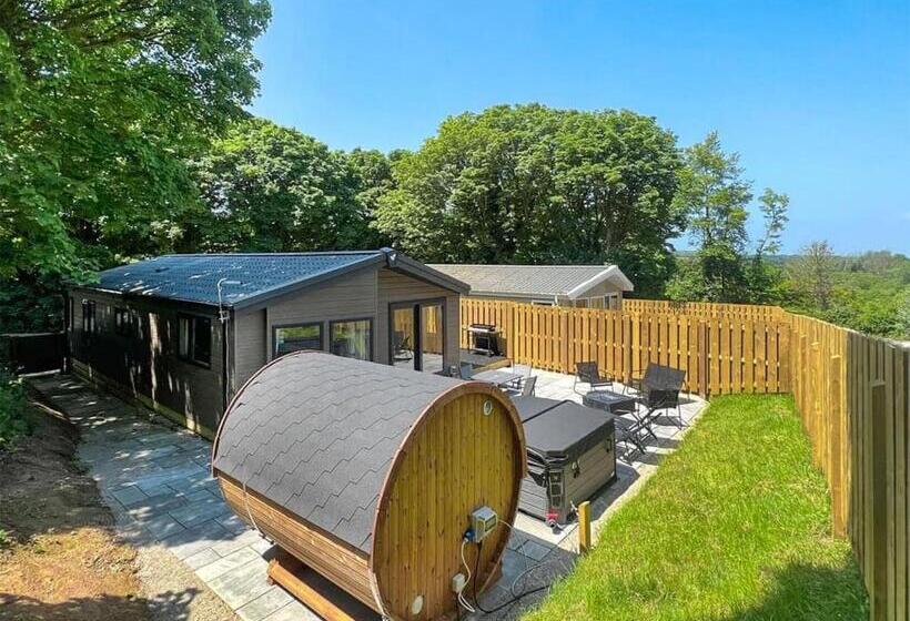 Дом 2 Спальни, Hamlet Lodge Retreat At Calloose Holiday Park