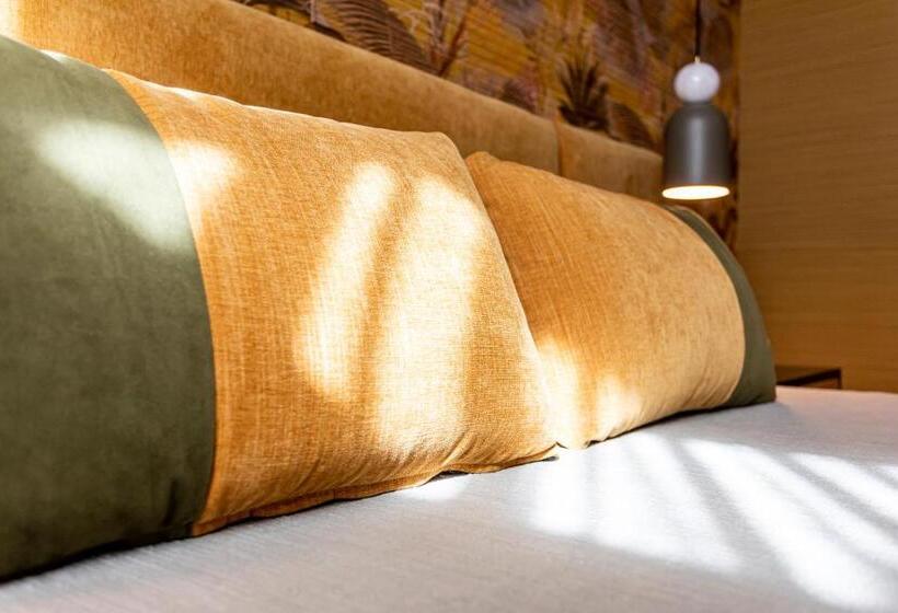 اتاق استاندارد با چشم‌انداز باغ, Saman Hotel Boutique